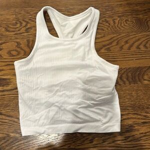 White Lululemon cropped racerback tank top 2.0. In brand New condition. size 2